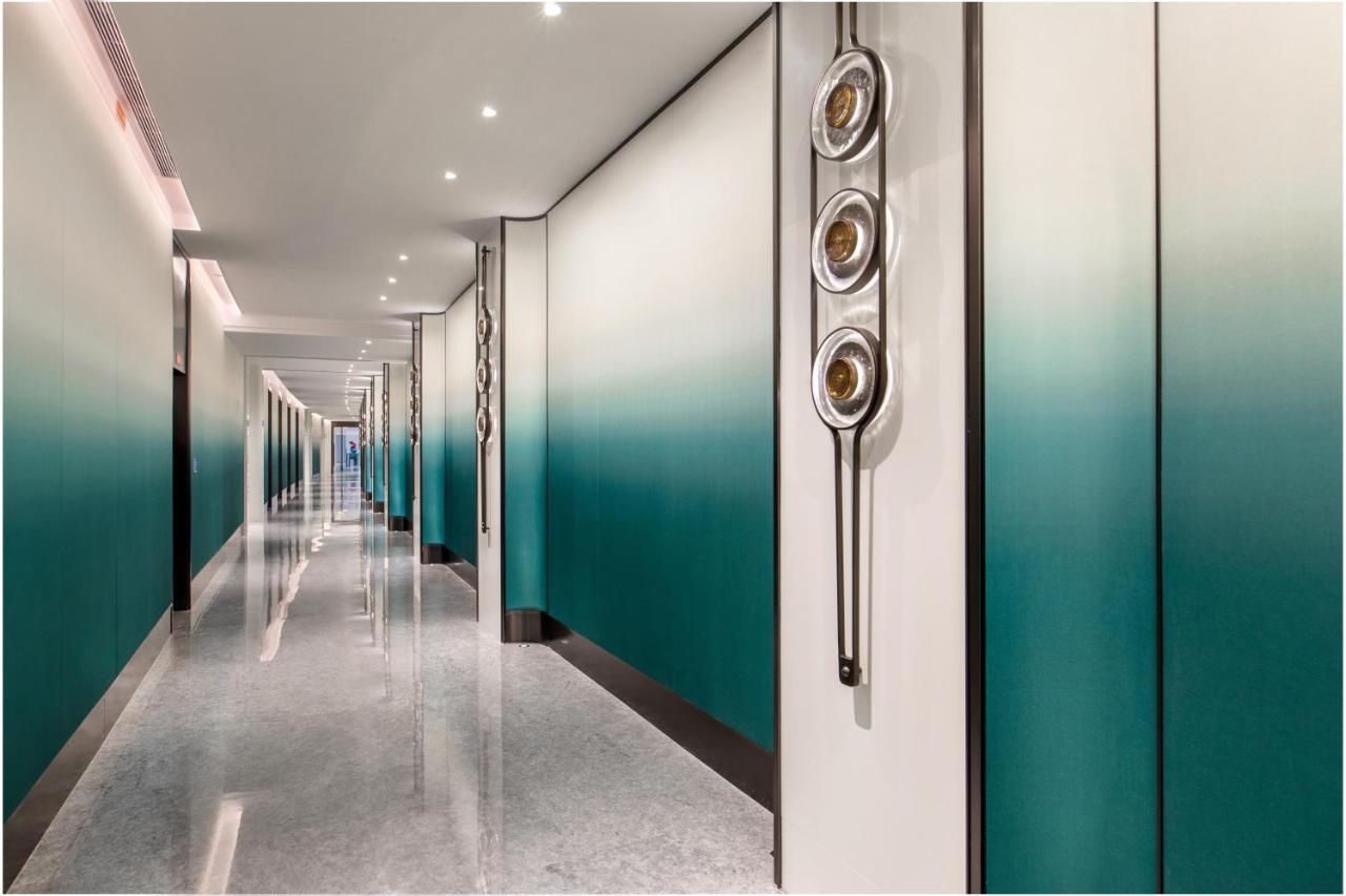 Xiamen International Seaside Hotel -Hotel Corridor Leads To The Stone Exhibition Hall Екстер'єр фото