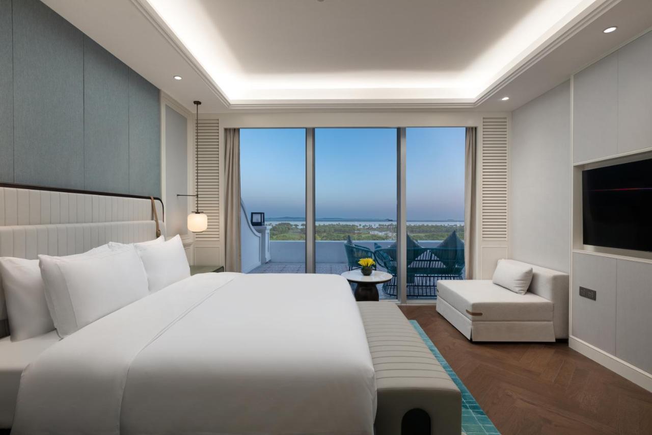 Xiamen International Seaside Hotel -Hotel Corridor Leads To The Stone Exhibition Hall Екстер'єр фото
