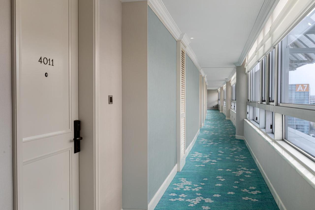 Xiamen International Seaside Hotel -Hotel Corridor Leads To The Stone Exhibition Hall Екстер'єр фото