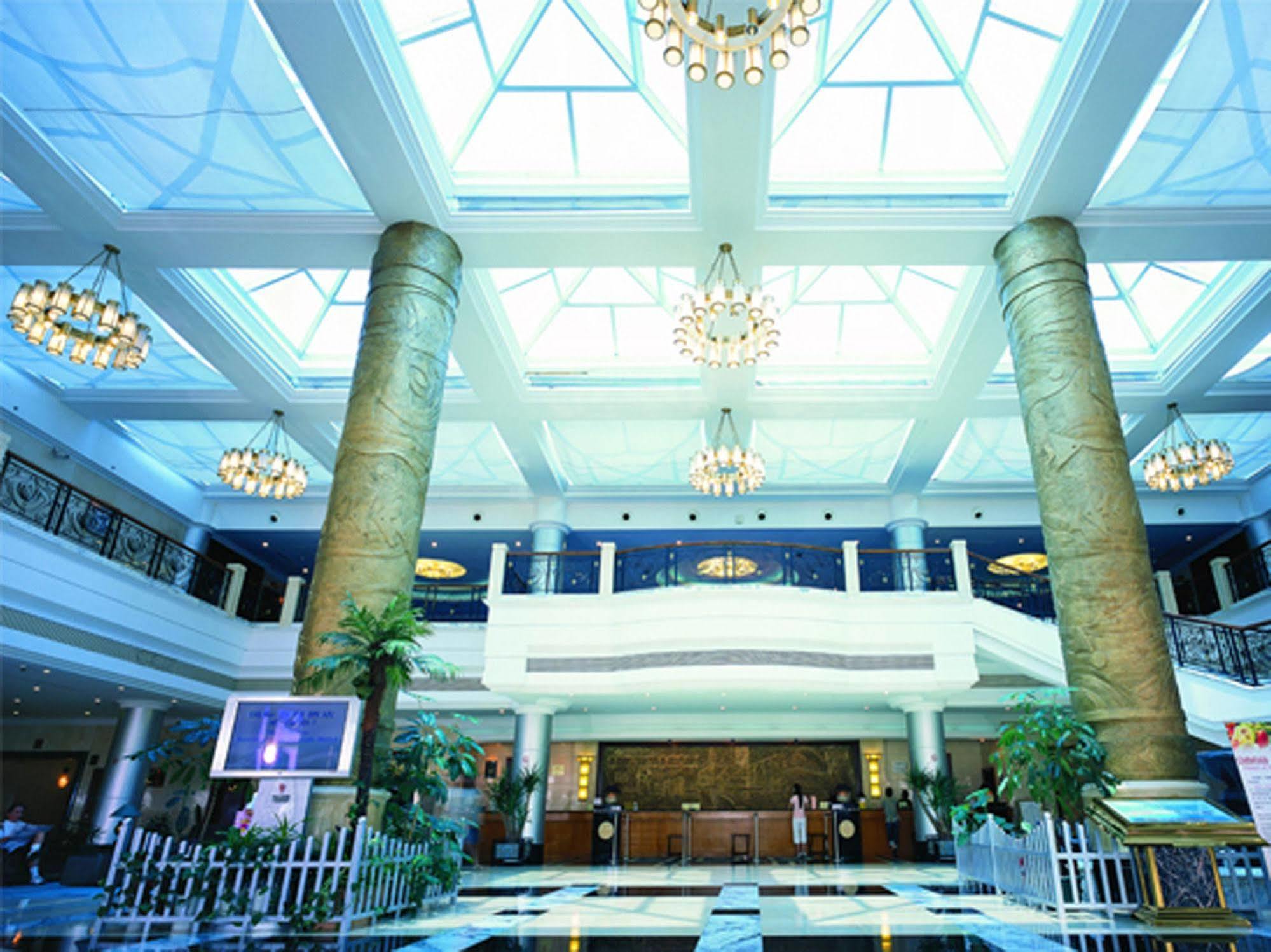 Xiamen International Seaside Hotel -Hotel Corridor Leads To The Stone Exhibition Hall Екстер'єр фото